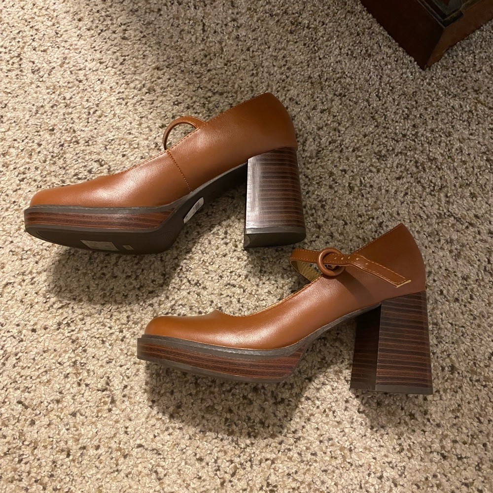 Bamboo size 8 platform heel